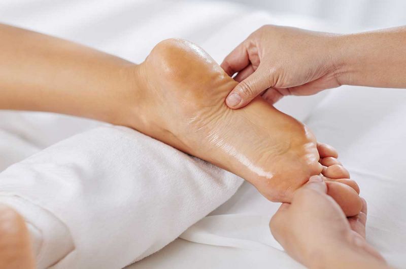 5 Benefits of a Foot Massage therapy.